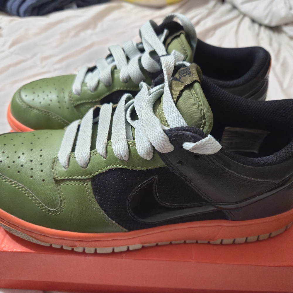 Nike free print black orange and green dunks size 6y